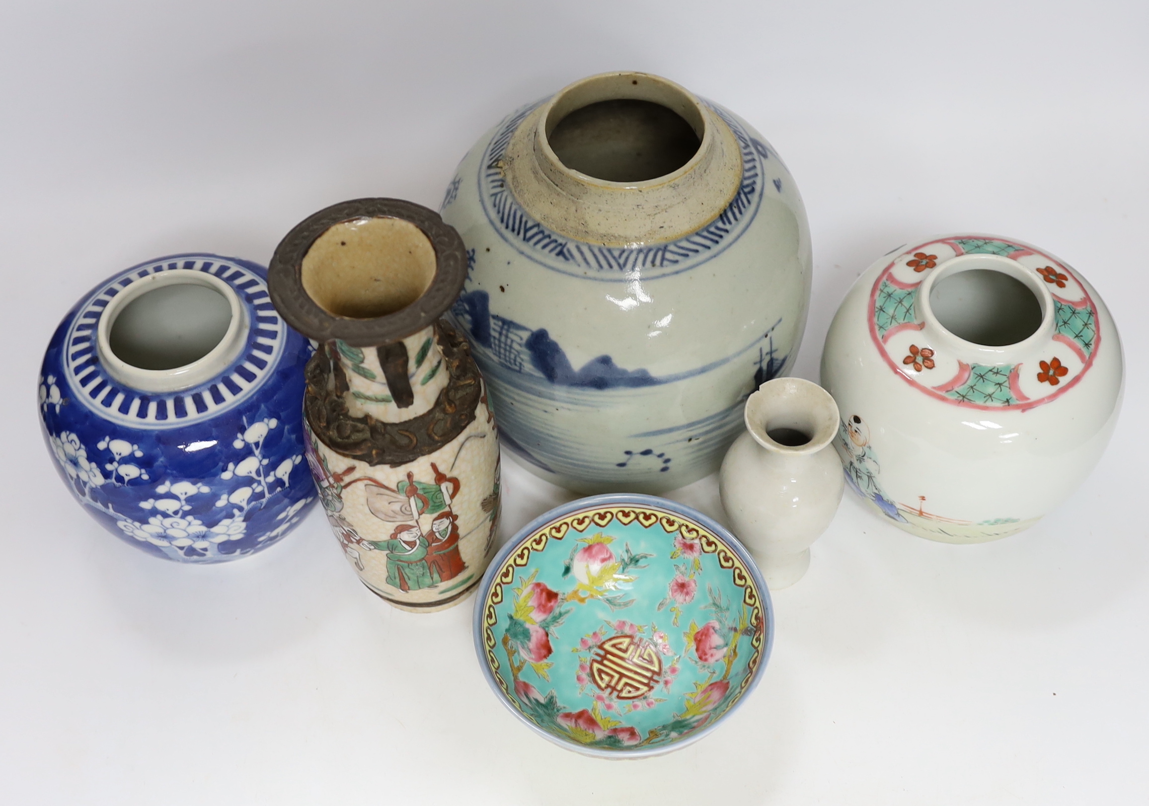 A collection of Chinese ceramics including an early 20th century famille rose crackle glazed vase (6)